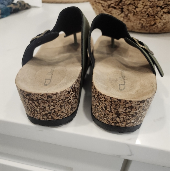 Chinese Laundry Sandals - Picture 5 of 9